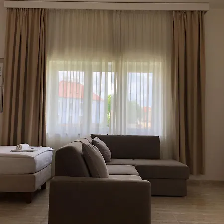 Za Radnici Apartment *