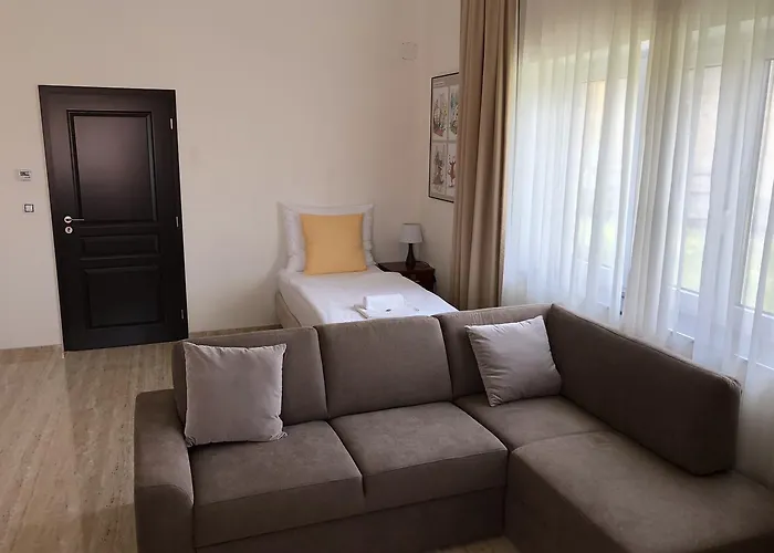 Za Radnici * Valtice